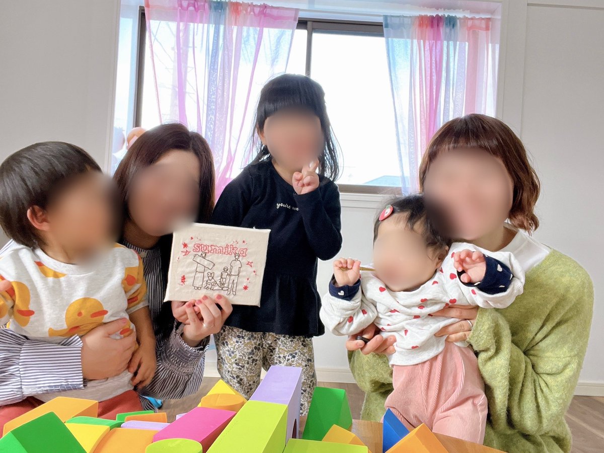 ai__no__kotoba's tweet image. 昨日はsumika繋がりのママさんと娘さんと会ってきた☺️🙌🏻
sumika会以外で会うのは初めてだったけど、子供たちもｷｬｯｷｬって仲良く遊んでて微笑ましかったし、私も子育てのこととか趣味のこと以外もたくさんお話できて楽しかったな🥹
刺繍も喜んでもらえて嬉しかった🥰
リフレッシュできた良い1日🍀