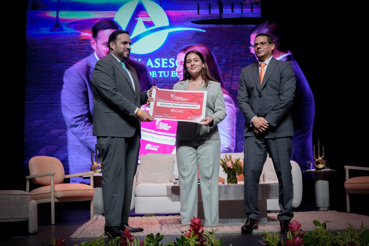 Felicitamos a la ganadora de la beca académica
por su destacada participación y compromiso con el conocimiento jurídico✨📚

Su ensayo, lleno de análisis, visión y reflexión,
representa el espíritu de excelencia que impulsa a las nuevas generaciones del Derecho. ⚖️

👏 Gracias