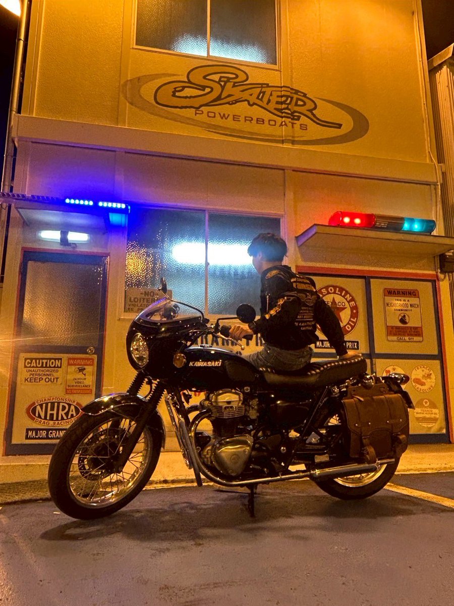 ryo1991saba's tweet photo. 名前：リョウ
性別：🚹
年齢：27
住み：東京・千葉
身長：178
愛車：W400
好き：バイク・うちの猫・爬虫類

まだ免許とって半年の新人ライダーですがツーリングとかイベントあれば是非誘ってください〜

#バイク乗りとして軽く自己紹介 https://t.co/9Zw4JaIiWa