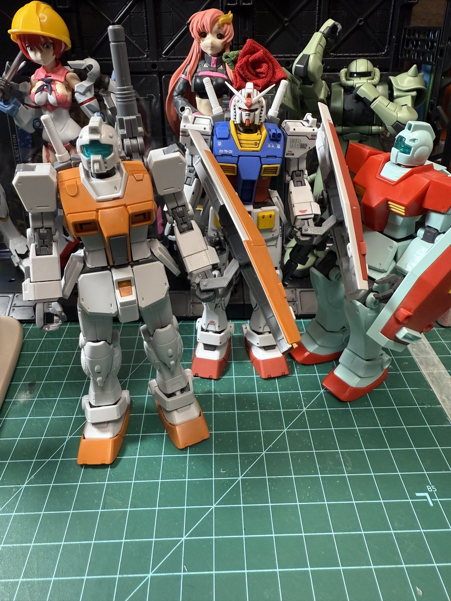 Saigaiori's tweet photo. やっとジム完成😁
いつも通り素組ですが💦
もー少し改造もできれば‥ https://t.co/OBoauZnW1L