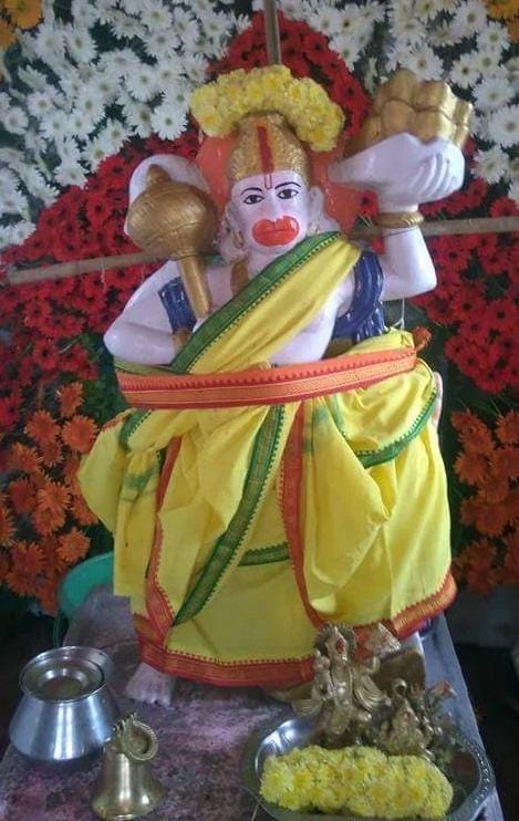 🙏 जय श्री राम 🙏
🌹दिन की शुरुआत प्रभु दर्शन से🌹
श्री हनुमान टेंपल , कोदी रोड, हुस्कुर, बेंगलुरू, KA में विराजमान श्री हनुमान जी महाराज के दिव्य दर्शन। प्रभु की कृपा से आज का दिन शुभ एवं मंगल मय हो। श्री सीतारामजी महाराज सबका कल्याण करे।
🙏सुप्रभात🙏