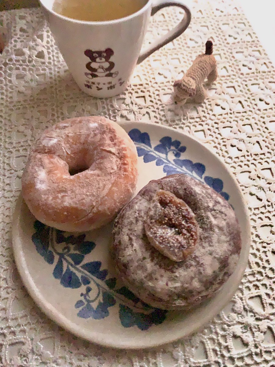 myao_my1's tweet image. #charmyおやつ

ジャスミンティーとミサキドーナツ🍩
ドーナツはいちじくクリームチーズと
シナモンが好きです🎬映画観るかな

#消費税廃止
#木漏れ日のお茶会