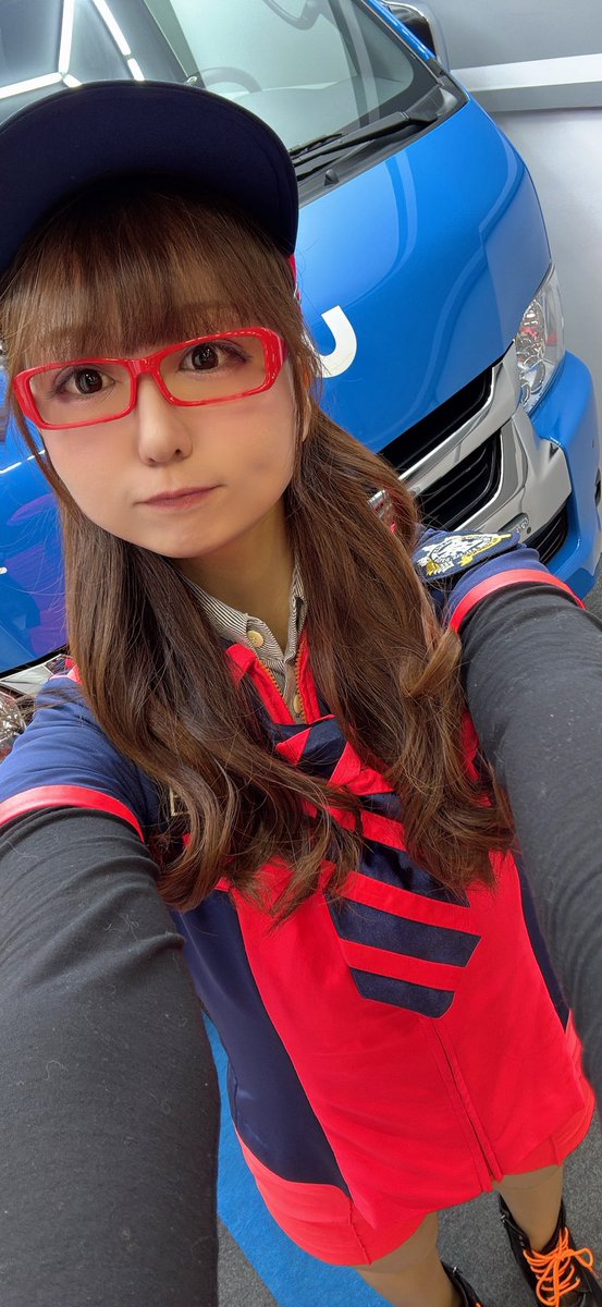 alicegw__momona's tweet photo. #ジャパンモビリティショー2025
ついに最終日‼️
あいにくの天気☔️
来られる方はお気をつけて‼️💦💦
📸写真ほしいです‼️
差し入れありがとうございます😊
#JAFブース #JAFFAST
#イベントコンパニオン https://t.co/gHtDl4pZO9