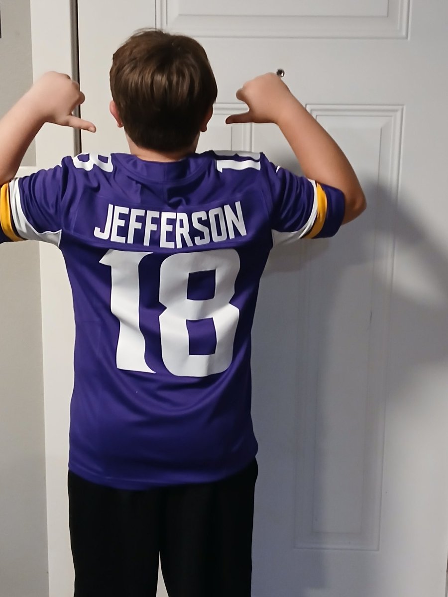 Proud_Dad_89's tweet image. @JJettas2 We drove from Kansas (8+ hours) so my son can watch you play the @Ravens! You&apos;re his favorite player and the reason he fell in love with football! It would blow his mind if we could set up you signing his jersey!!  #FirstGame #BeatTheRavens #Football #Autograph #DadLife
