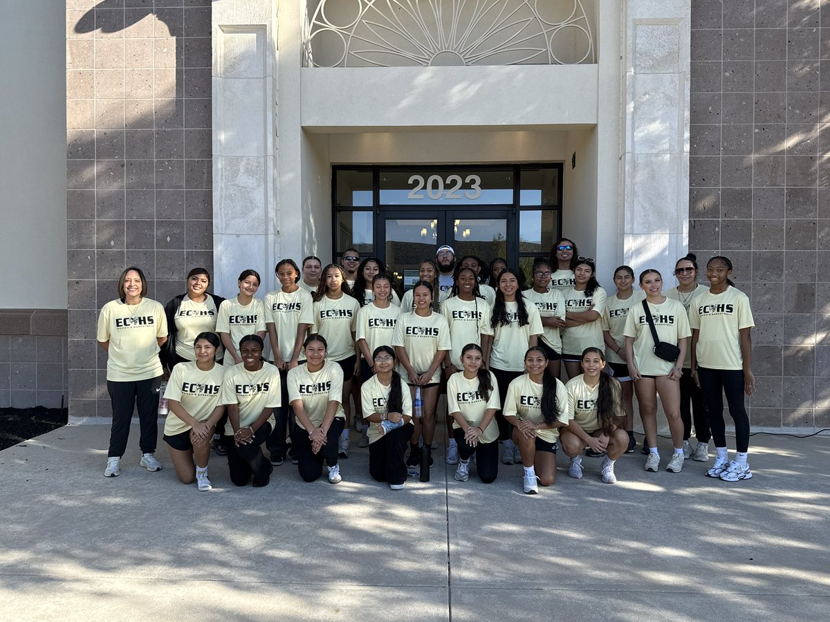 _ECGBasketball's tweet image. After a successful night for our basketball program, our ladies were up and out early this morning assisting with @FirstmarkCU Turkeys for Teachers. #servantleader #beyondthegame #blueprintforsuccess