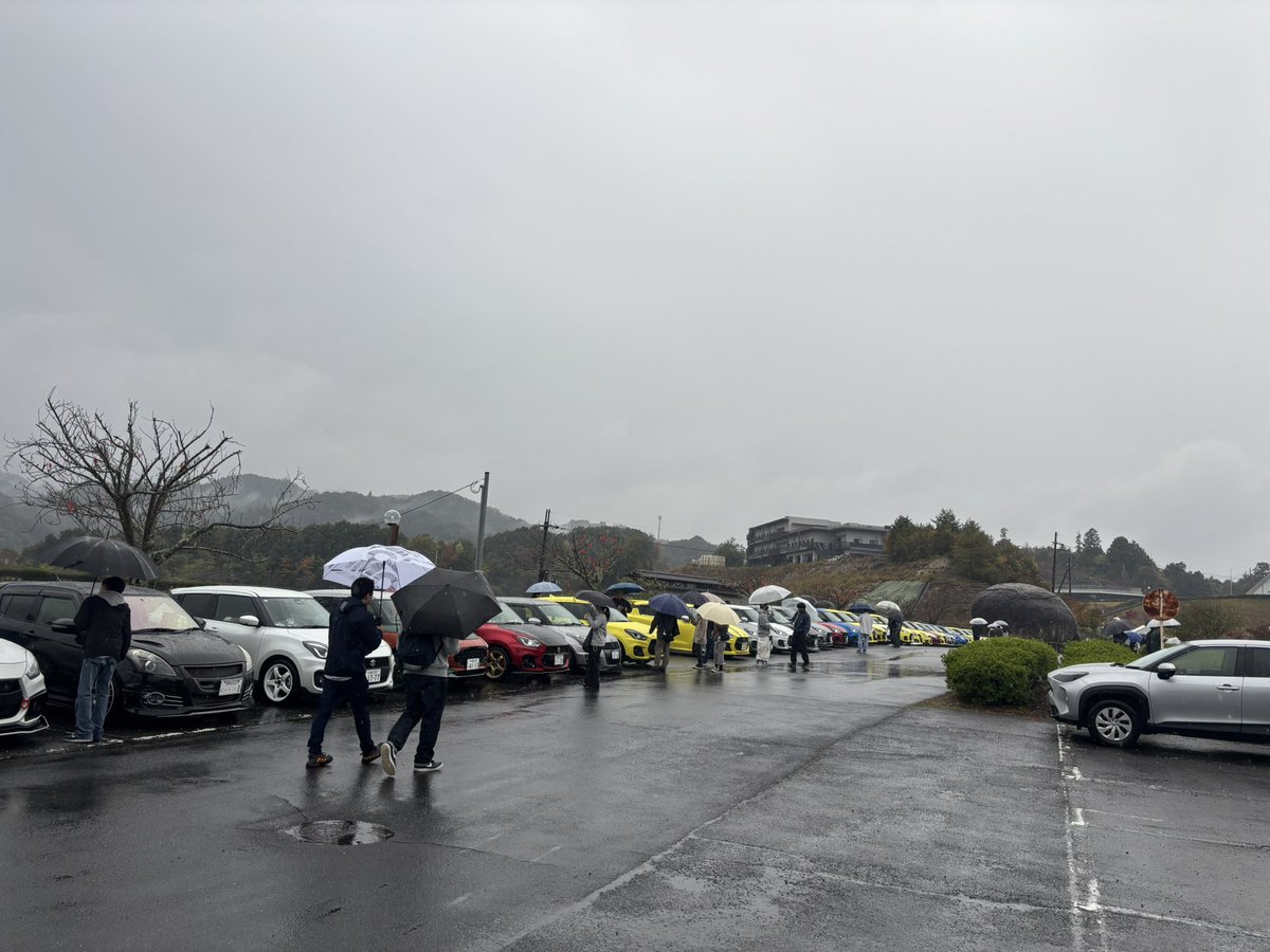 paru_zc33s's tweet image. 搬入完了！！
MFFさんのところにいます🔥
雨😭😭