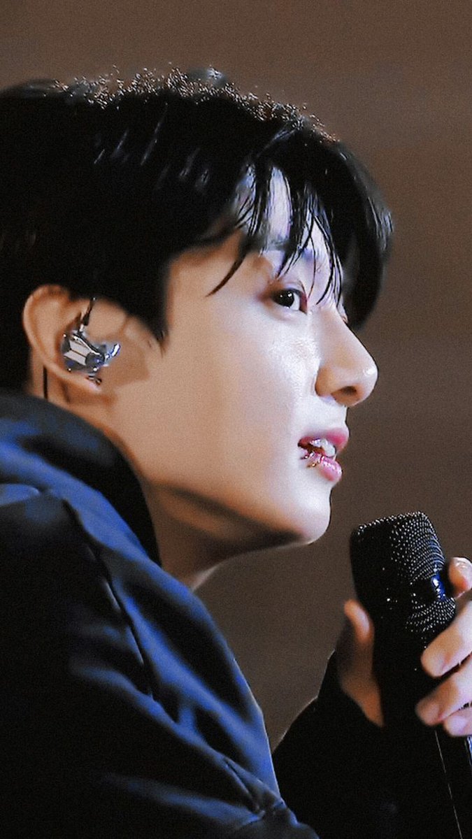 97Jungukk's tweet photo. If this post is reaching you. 
So drop your favorite heart for Jungkook! https://t.co/3k5RdXOBIe