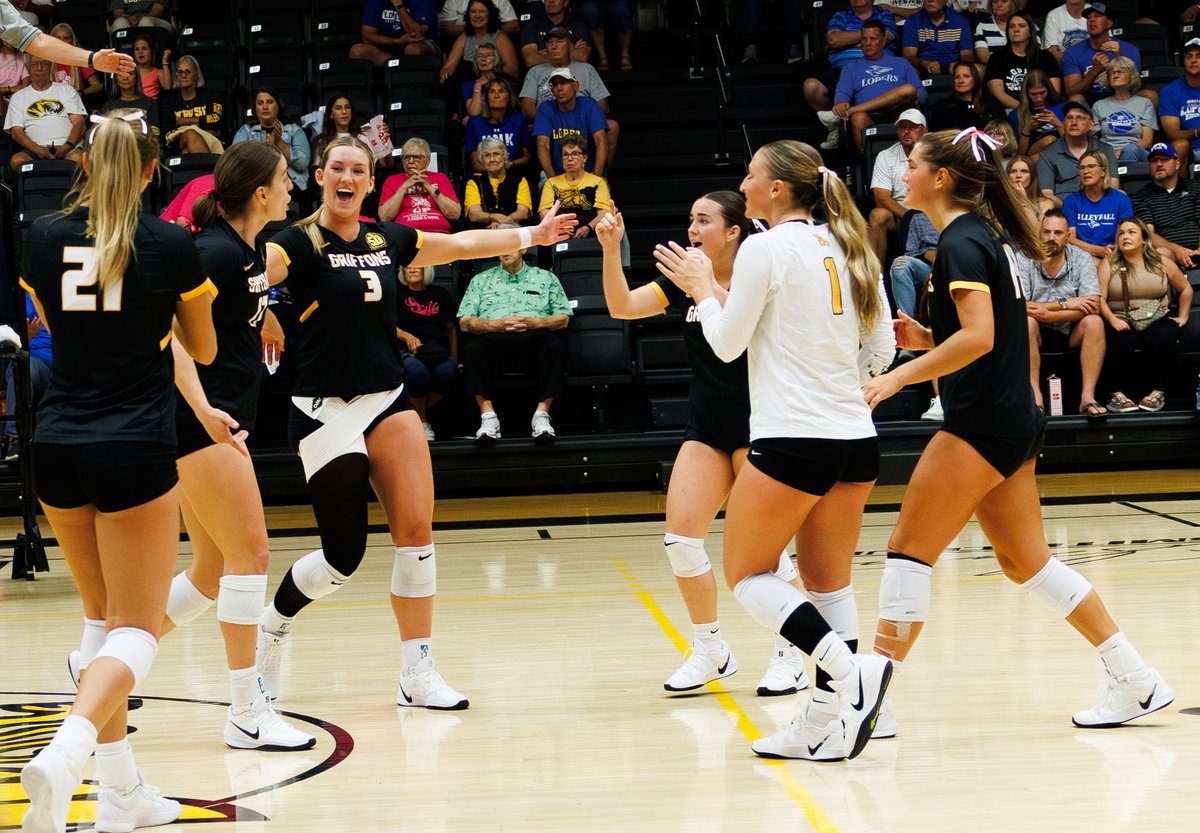 MWSUGriffons's tweet photo. That’s 11 straight! 🔥🏐

No. 20 Griffon Volleyball beats Missouri Southern in four. 

MoWest holds a one game lead atop the MIAA standings with two regular season games remaining.

📰 - https://t.co/g3KExWg5od

#BlackisGold🔔| #FightOn50 https://t.co/muWvmqrJGb