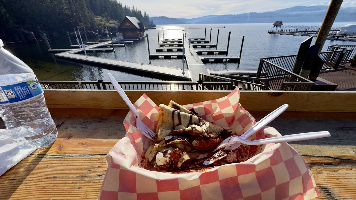 paddleandtrails's tweet image. Spent the day walking along the lake before ducking into Bear Paw Cookies Bakery and Crepes on Sherman Ave for an afternoon snack. Which we enjoyed while overlooking Lake Coeur d&apos;Alene... 🏔❄️☀️#Idaho #idahome #cdaidaho #lake #outdoors #parkchat