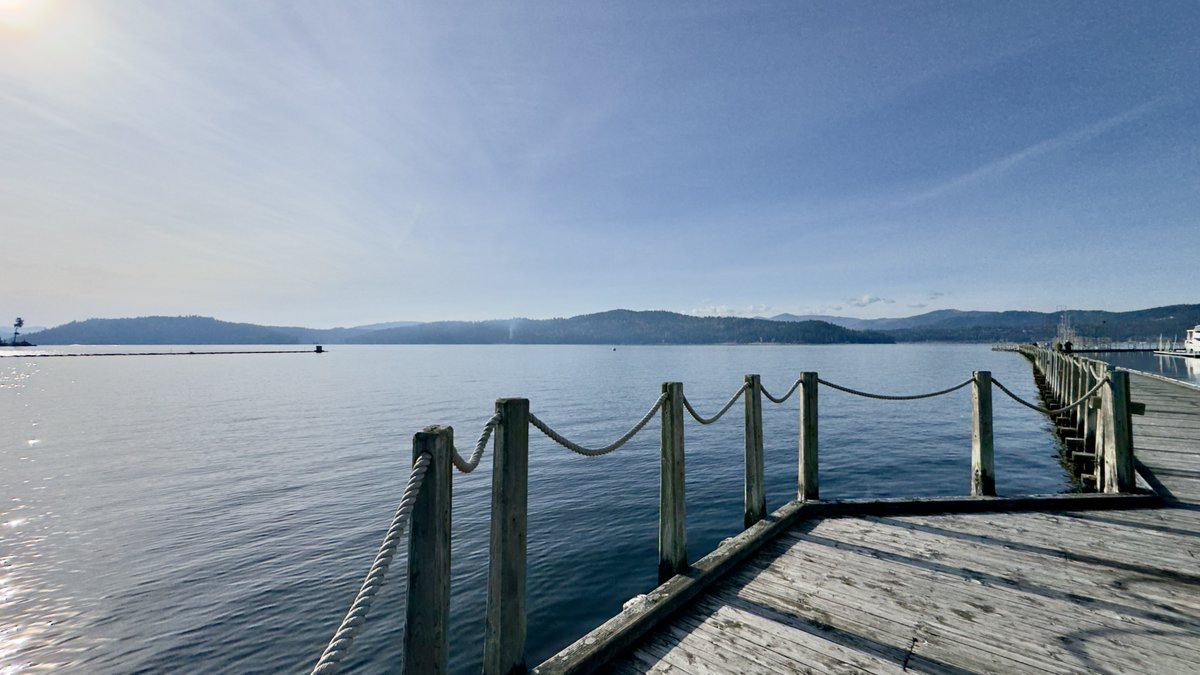 paddleandtrails's tweet image. Spent the day walking along the lake before ducking into Bear Paw Cookies Bakery and Crepes on Sherman Ave for an afternoon snack. Which we enjoyed while overlooking Lake Coeur d&apos;Alene... 🏔❄️☀️#Idaho #idahome #cdaidaho #lake #outdoors #parkchat