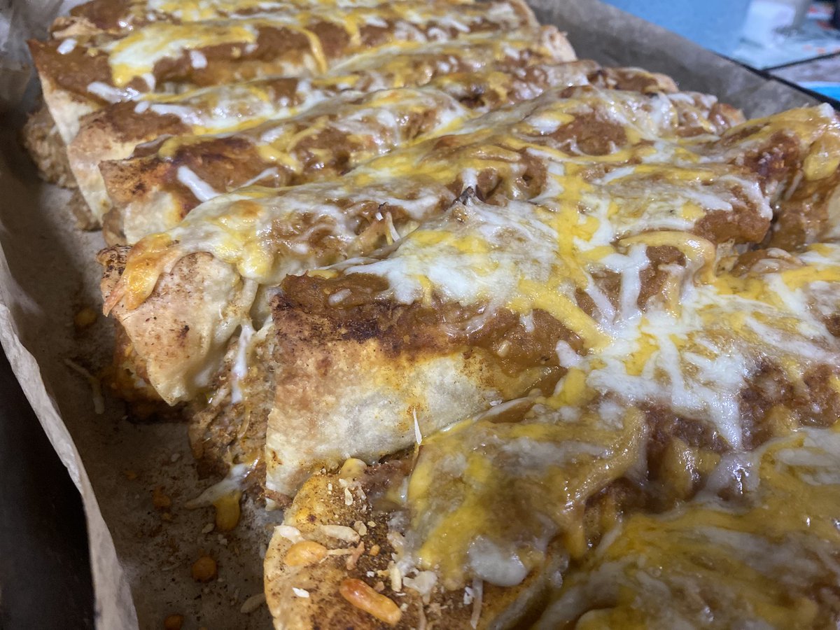 RealkristIncred's tweet image. 🌮 Tortillas &amp;amp; Flautas Made from Scratch! ✨
Fresh homemade tortillas, crispy golden flautas, and even a batch of tortilla chips from the leftovers. Simple, delicious, and made with love. 🫶🔥
📸 Rolled with care, devoured with joy.
#HomemadeTortillas #Flautas #FromScratch