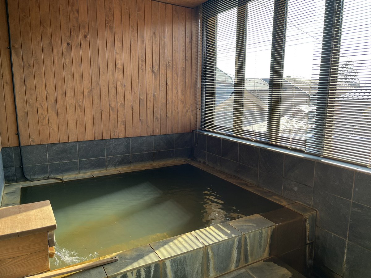 皆さんおはみぉーんです✨
私の #あえて寒い時にやりたいこと は、客室付きの温泉に入る事です♨️
顔は寒く身体はぽかぽかのギャップを楽しみつつ、1人でのんびりしたり、ツレと心ゆくまで会話をして過ごす事が出来るのが良いんですよねぇ🫠
#朝ミオおたより