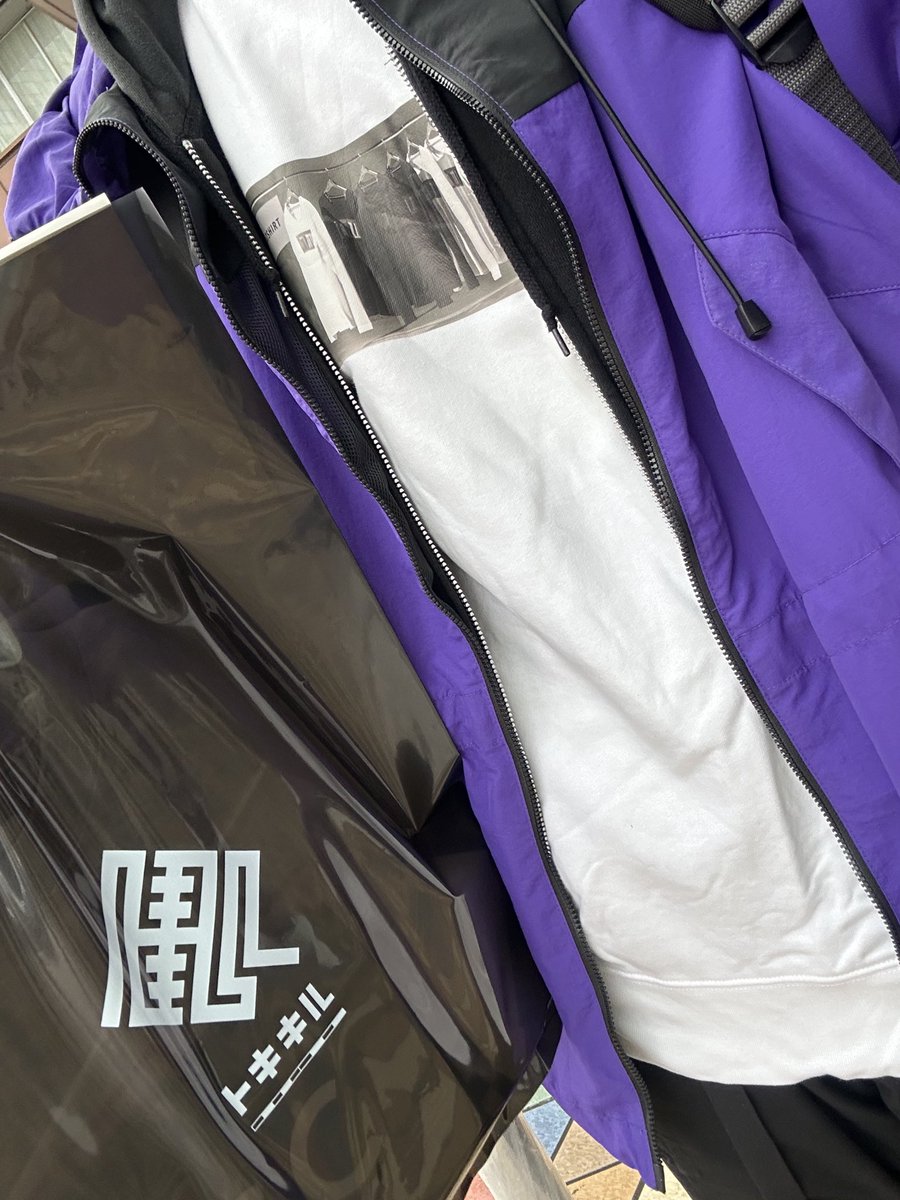 Sige_poker's tweet photo. ナゾマDay2
無事に127,128限定デザインとLOOKBOOKをゲット
絶対に被らないと思ってた019白を着てったらまさかの被りで驚き

 #トキキル
 #TOKIQIL https://t.co/dxWVb3se2d