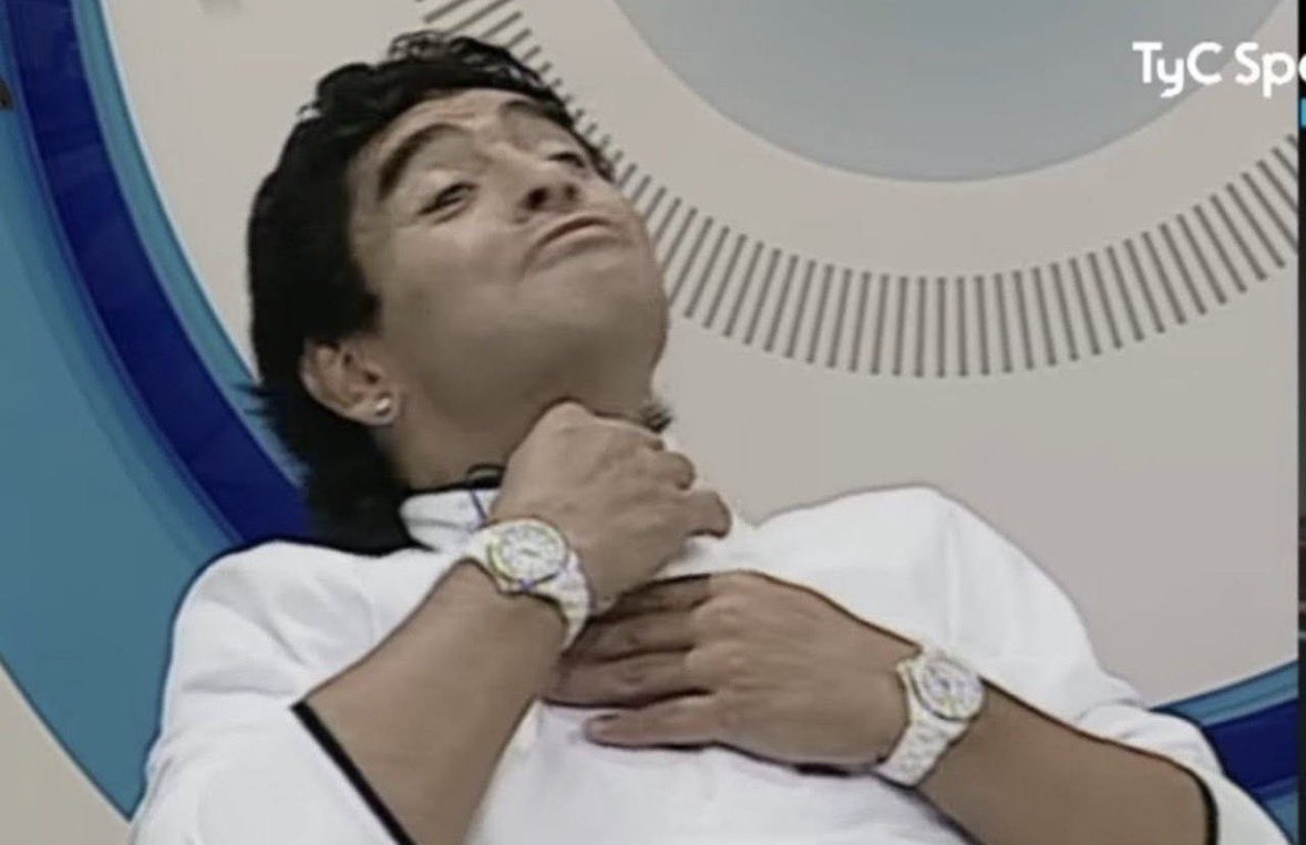 anoche en el recital de dua lipa hubo un momento que casi llego a valla y en mi mente hice contacto visual con dua y estoy seguro que su vista fue yo con esta expresion