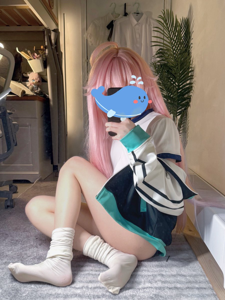 bili/音符：Yosiko鳝善
经典墙内裹得严严实实墙外使劲擦边，才17就学会骚脚展示勾引粉丝还要装清高，宝宝你这样的反差婊生来就是要做鸡巴套子的。等男爹吃着小脚丫把浓厚精膏咕噗咕噗注入子宫的时候，鳝善是会后悔当一个擦边母猪，还是会夹紧双腿不让鸡巴抽出自己的淫屄，继续求欢呢？
#意淫 #coser