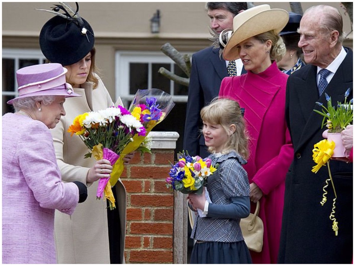 The family film poster hi-res stock photography and images - Page 2 - Alamy, image size:1200x900
