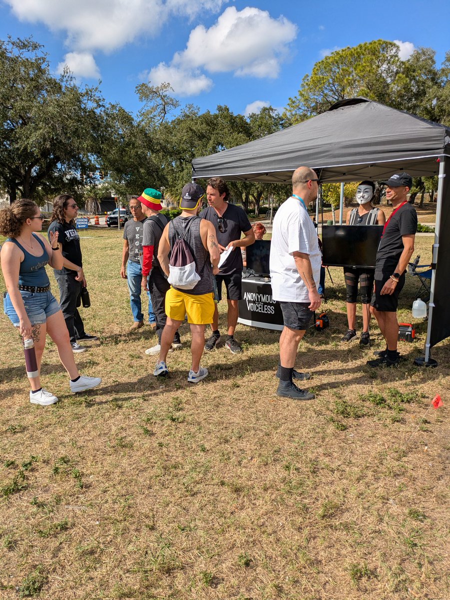 TomiKordic's tweet image. At the Tampa veg fest showing what happens in animal exploitation industries, as well as getting silent vegans to be active. #vegan #anonymousforthevoiceless