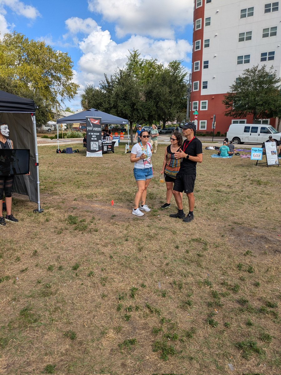TomiKordic's tweet image. At the Tampa veg fest showing what happens in animal exploitation industries, as well as getting silent vegans to be active. #vegan #anonymousforthevoiceless