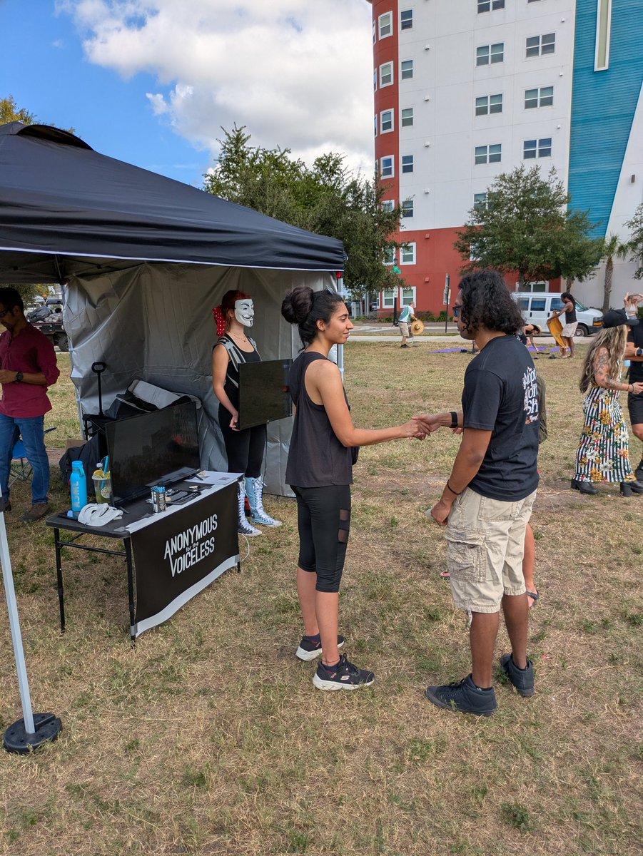 TomiKordic's tweet image. At the Tampa veg fest showing what happens in animal exploitation industries, as well as getting silent vegans to be active. #vegan #anonymousforthevoiceless