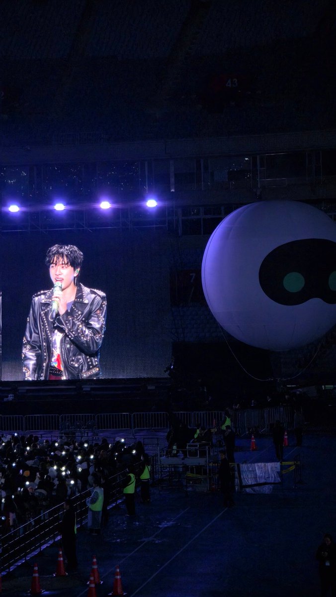 Yarwers's tweet image. I’m voting #Jin for #2025MAMAVOTE