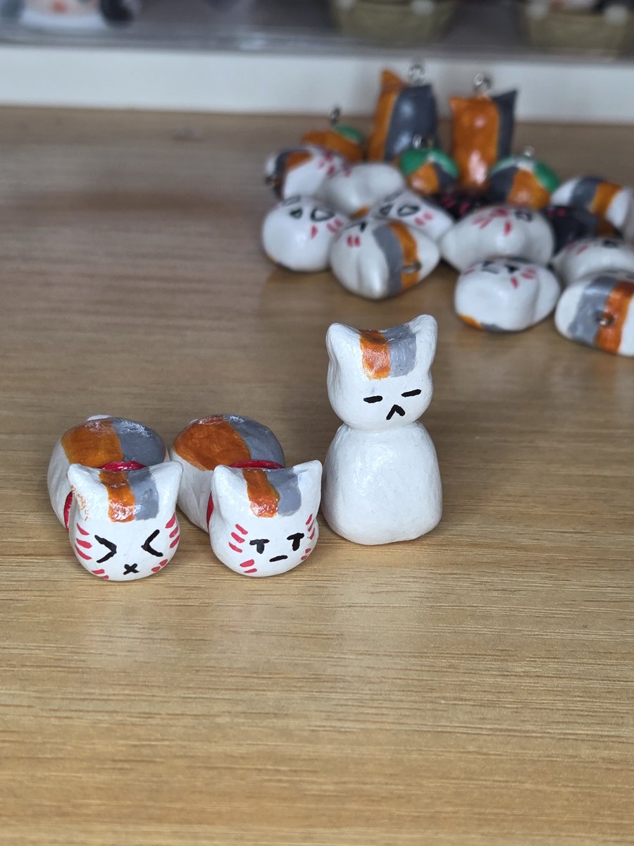 kuraeven010's tweet photo. Haloooo ❗️
Aku mau open trade phonestrap nyanko sensei dan bunnies MDZS inspired ✌️

DAY 2‼️Ya guys (^｡^)
Karna banyak ekspresi dan bentuk jadinya gacha ya blind bag gituuuu 👍

Klo banyak yg mau mungkin aku buat lagi tapi emg gk banyak ya 😋😋

#CF21 #CFXXI #trade https://t.co/9u9o86hT3w