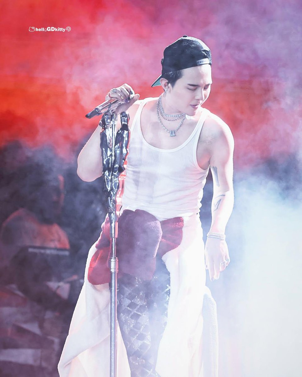 Seeing him wearing his cap backwards… it felt so new since it’s been a while. Jiyong, you’re really so handsome 😳💞
#GDRAGON #GDRAGON2025 #지드래곤 #GD #GDWORLDTOUR2025 <a href="/IBGDRGN/">G-DRAGON</a>