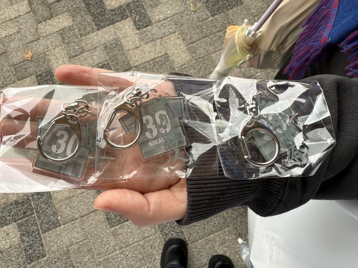 グレーユニ　ガチャ
譲　30.39.99
求　2.14
国立で現地交換してくれる方探してます
#fctokyo #fctokyoガチャ