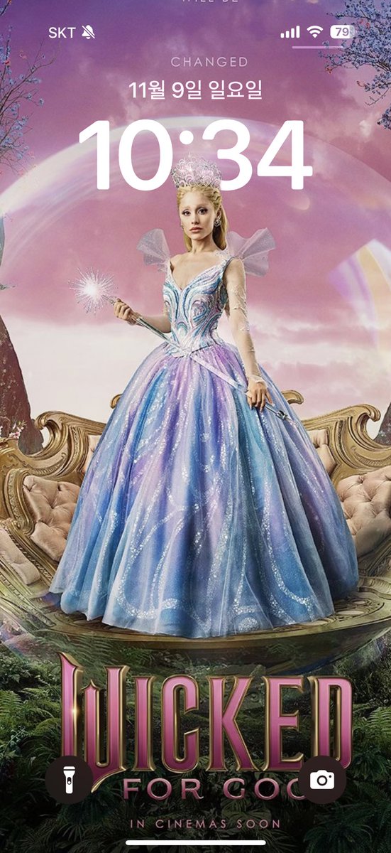 makecake's tweet image. &amp;lt;위키드: 포 굿&amp;gt; 맞이 폰 배경 체인지📱

핑크 파퓰러 착한 마녀 글린다로 선택 💕
11월 19일 개봉과 N차 관람 대기 중
@UniversalPicsKR 
#위키드_포굿 #위키드배경화면챌린지