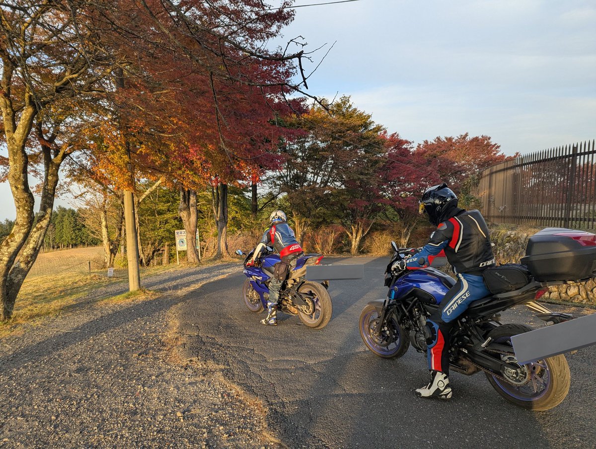 raisplayrm2005's tweet photo. 昨日天気良くてよかった…
@asuma_1st と同じヘルメットでびっくり
初めての @b_kiura と偶然の @rewiwer https://t.co/RXQRzNq1m0