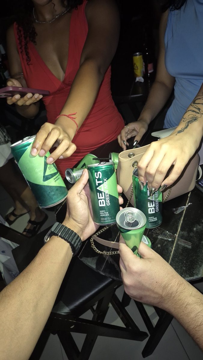 _Carlos_Jonas_'s tweet photo. Genteeee literalmente é o sabor do pirulito pop do verde https://t.co/syNm7Yvs8c