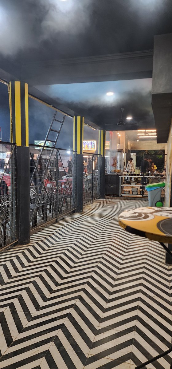 MeraGurgaon's tweet image. क्या आप लोग कभी गुरुग्राम की सड़कों पर गए हैं? क्या आपने कभी मिलेनियम शहर की वास्तविकता की जांच की है।
हुडा बाजार सेक्टर 56 वीडियो कल रात रिकॉर्ड किया गया देखें।
@DC_Gurugram
@AjayKumarIAS13
@CPCB_OFFICIAL @PradeepIAS_HR @VipulGoelBJP @cmohry 

 #GRAP2 #AirPollutionControl