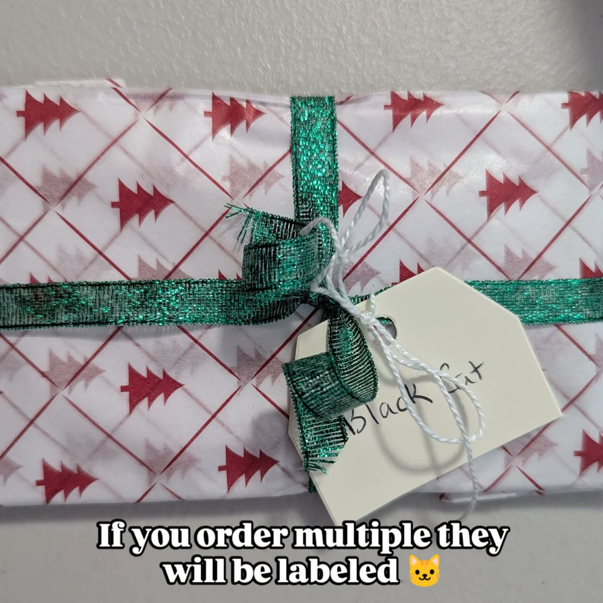 KittyKeyRoyalty's tweet photo. https://t.co/11NI3fIaX9
All keychains will be individually wrapped with holiday themed wrapping until the end of December! If you buy multiple they will also be labeled 😸 https://t.co/QAzJyuV4Pe