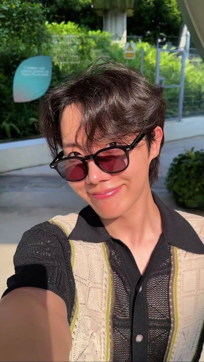 JCG110899's tweet photo. I vote #JHOPE for #2025MAMAVOTE https://t.co/tq7Bidn2M5