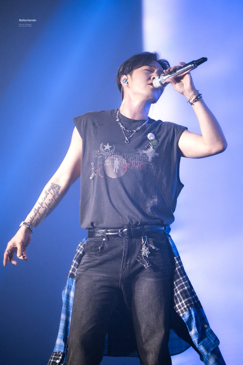 rallentando_cs's tweet photo. 251108 이창섭 ENDAND 서울 중콘

I still love you.

#이창섭 #LEECHANGSUB https://t.co/0blqHJ7m9r