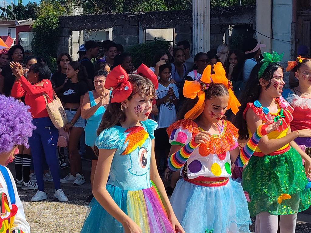 MilaxyA's tweet photo. #VillaClaraConTodos 🇨🇺 en Sitiecito, Sagua la Grande.
Seguimos #DePieYCombatiendo. https://t.co/4d2pjYyXQQ