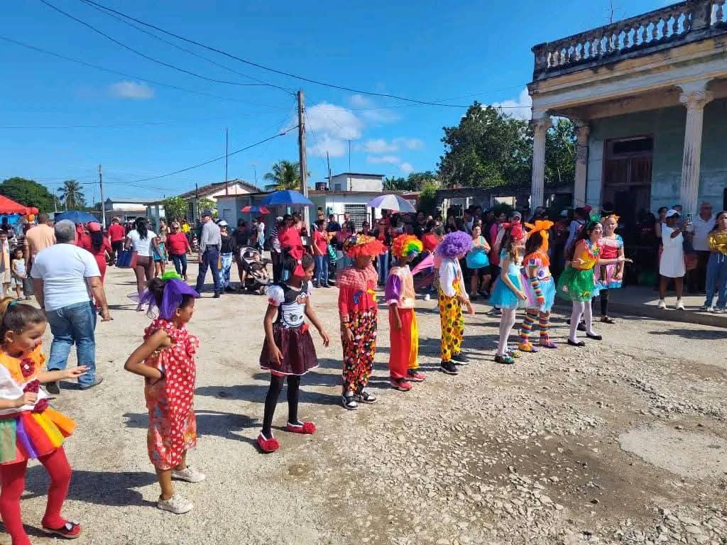 MilaxyA's tweet photo. #VillaClaraConTodos 🇨🇺 en Sitiecito, Sagua la Grande.
Seguimos #DePieYCombatiendo. https://t.co/4d2pjYyXQQ