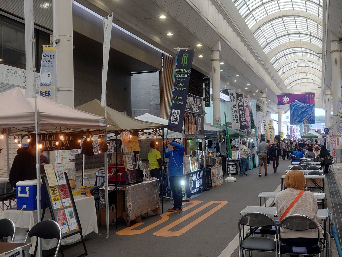 一宮市　本町商店街で
#クラフトビアパーティー
オープンしています🍻

空は雨模様ですが、
アーケードで安心です！