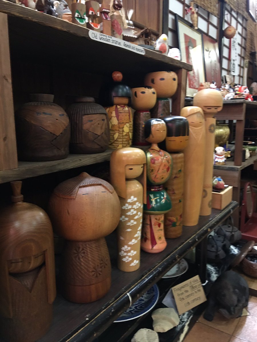 RetroREDLIST's tweet photo. It's been raining all day today ☂️ The true Japanese culture is in this store. There are a lot of vintage souvenirs, so come with your family❗️
#arashiyama
#souvenir
#pottery
#ceramics
#kokeshi
#teabowl
#vintage
#antique
#oldtoy
#geek
#otaku
#book
#oldcar
#hands
#store
#folkart https://t.co/utHif0SGCB