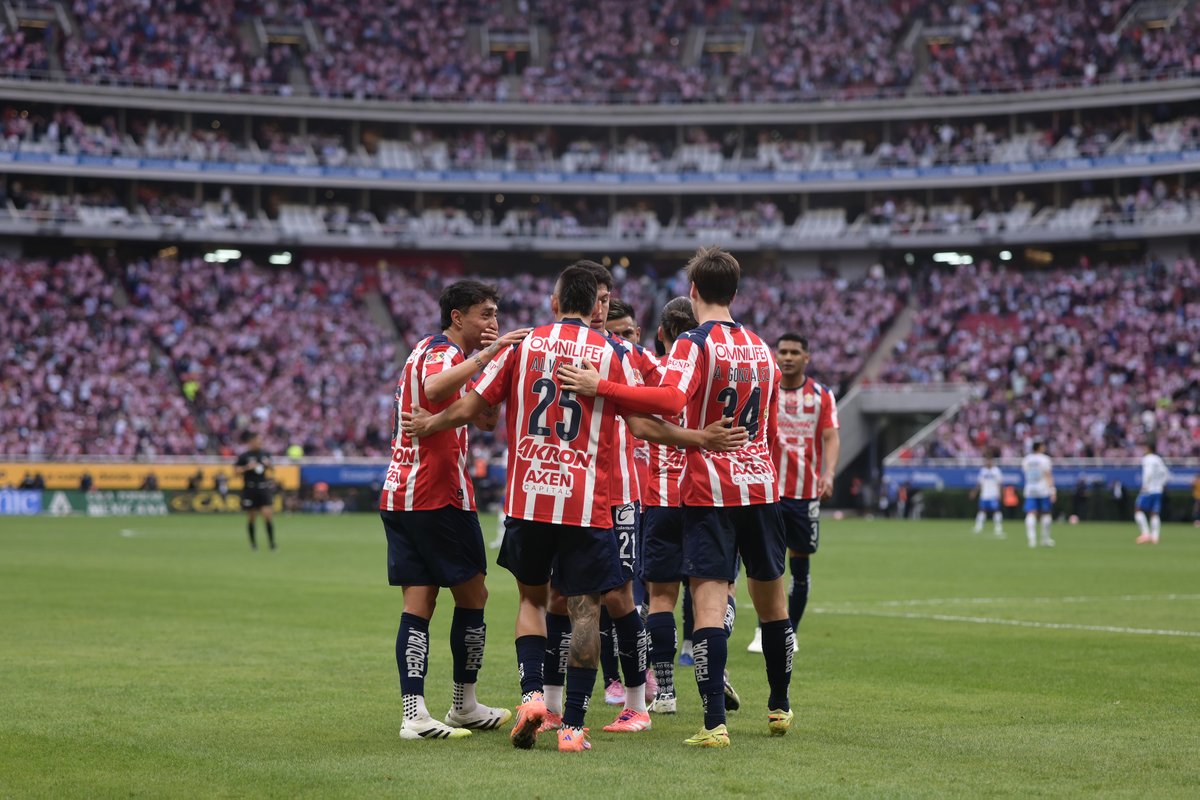 ChivasEN_'s tweet photo. I love you, 'Piojo' ❤️ https://t.co/hp5A1J5CXq