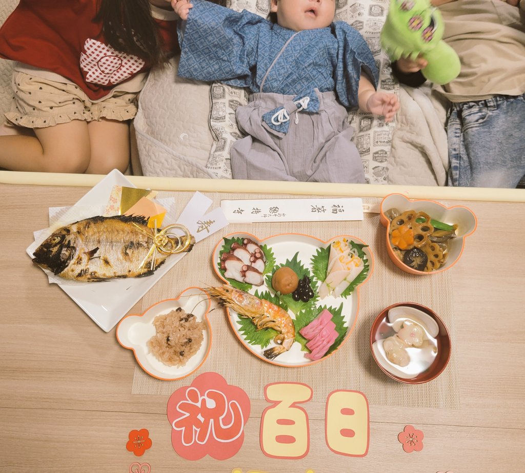 mozuko00's tweet photo. お食い初めしたよーー

大事な鯛を焦がしてしまった。
3人分、3回とも失敗してる笑 https://t.co/QH1e1hD9Kv