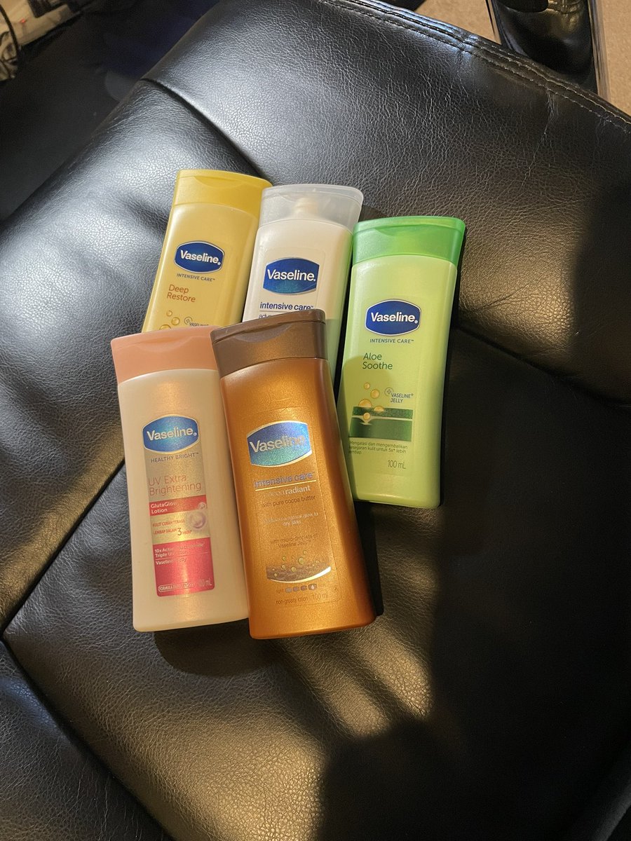 myjam_is_on's tweet image. OMGosh soooo gr8 for travel❣️ #perfectsize #Vaseline I’m a freak for #trailsizes @VaselineBrand