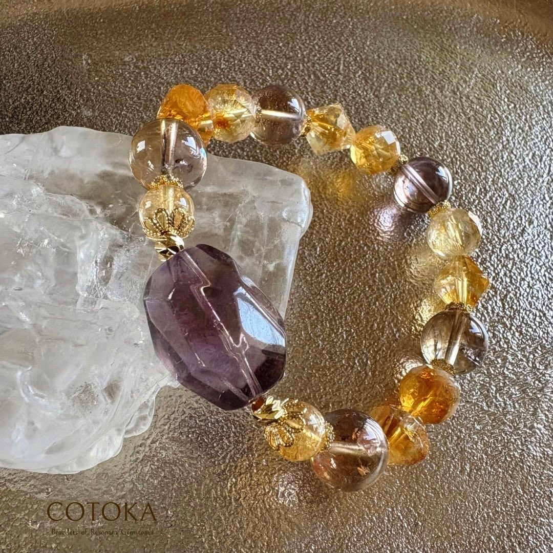 年に一度の、COTOKA金運プロジェクト✨こちらは光の弁財天ブレスレットです✴︎

芸能上達・財運向上・福徳円満

日本最古の弁財天（瀧安寺）にて金運祈願した石を使用してブレスレットに仕立てました。

アメトリン×シトリンの金運ブレスレット

BASEショップはこちら
cotoka.base.shop/items/124492703