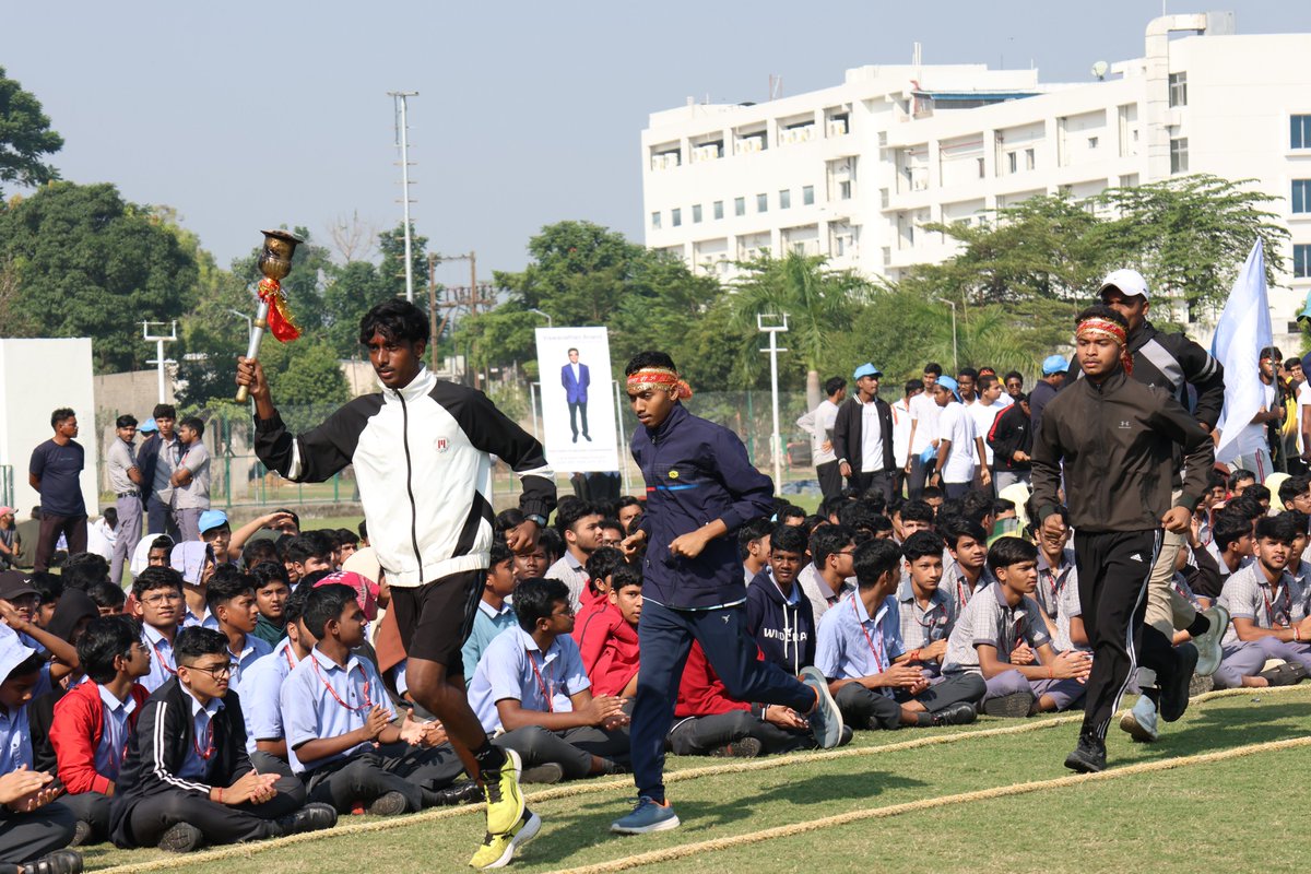 iamdmkrishna's tweet image. A wonderful start to Khelo Krishna Vikash - 23rd Annual Athletic Meet 2025 at Krishna Vikash Group of Institutions, Bargarh.

#krishnavikash #kvgi #annualathleticmeet #khelokrishnavikash #sports