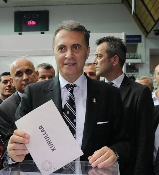 Aptallık aynı şeyleri tekrar yapıp farklı sonuçlar beklemektir.

Aptal olmayın!

Sinan Engin, Samet Aybaba, Sergen Yalçın ve Yıldırım Demirören'in veliahtlarından ve işaret ettiklerinden uzak durun.

Beşiktaş lı olmak bunu gerektirir.
#Beşiktaş