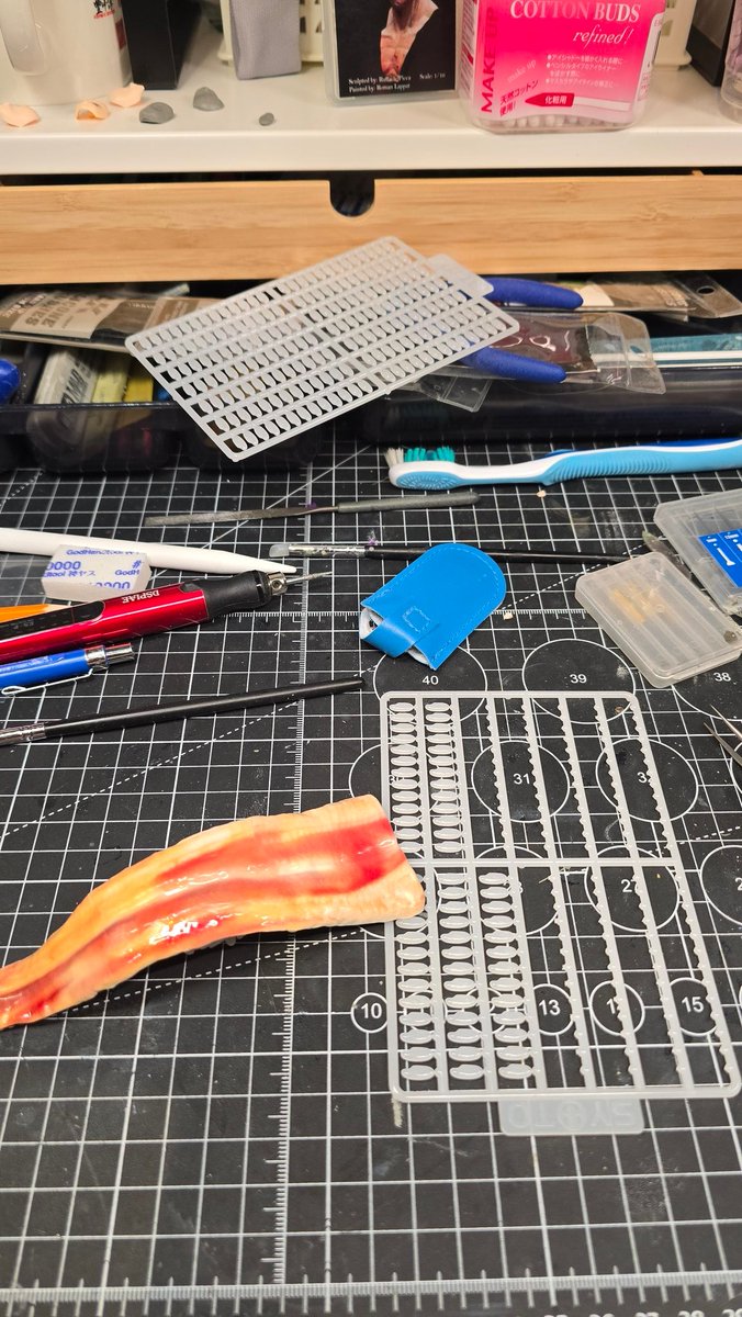 Chessymonkey's tweet image. the sushi rice is annoying,  the paint job that comes with the Anago seems simple.I had to downgrade the anago into an unagi sushi so it looks more interesting 

#筆塗り #vallejo #plasticmodel #scalemodel #finescalemodele #miniaturepainting #scale75 #akinteractive