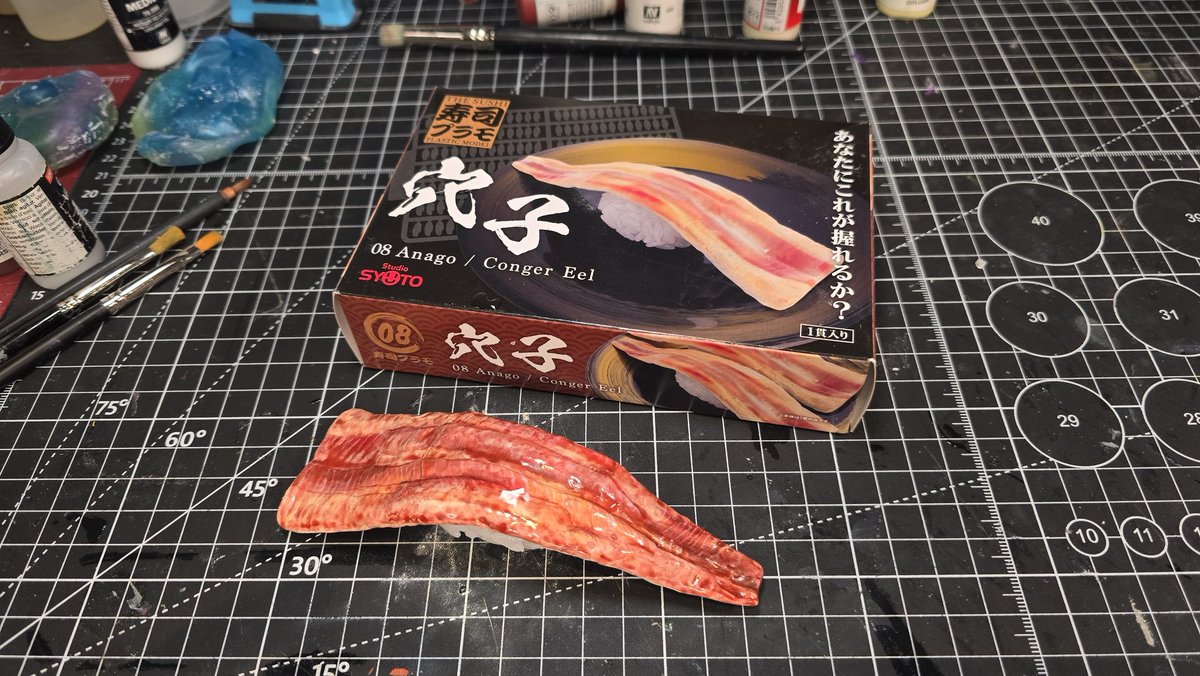 Chessymonkey's tweet image. the sushi rice is annoying,  the paint job that comes with the Anago seems simple.I had to downgrade the anago into an unagi sushi so it looks more interesting 

#筆塗り #vallejo #plasticmodel #scalemodel #finescalemodele #miniaturepainting #scale75 #akinteractive
