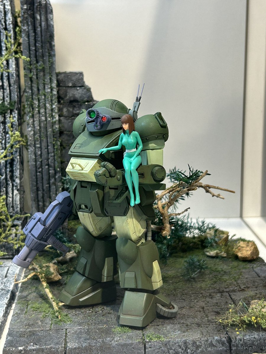 1/35 遺跡ジオラマキットは今回のチャレンジ商品。中には材料だけで