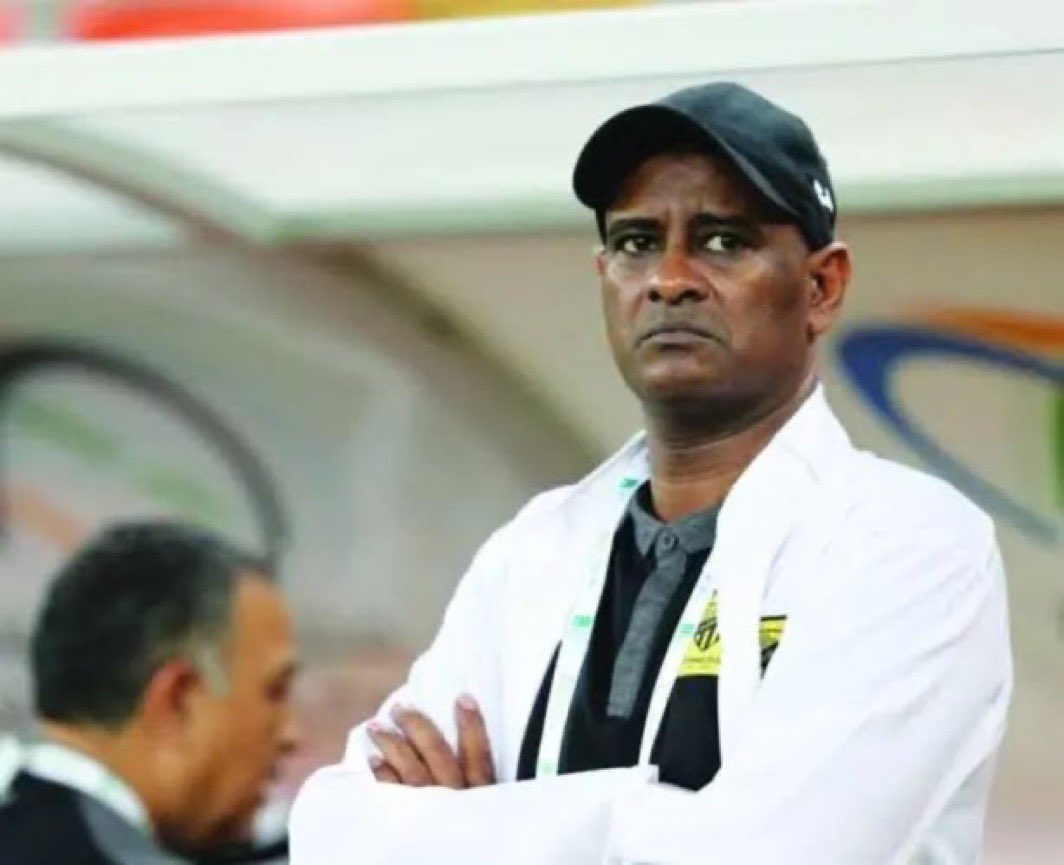 #الاتحاد تاتي اطقم فنية وتذهب اخرى ،
والمزهرية ثابت لا يحرك ساكناً او يعطي ملاحظات ‼️🤷🏻‍♂️