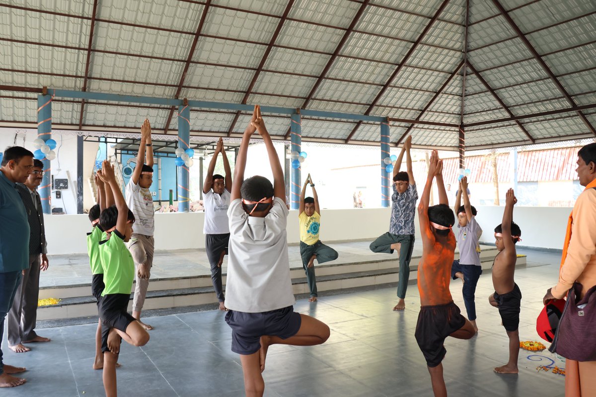 iamdmkrishna's tweet image. Happy to inaugurate “The Soul Space”, our new Yoga Hall at Krishna Vikash, Bargarh. A space where students can connect body, mind and spirit to build focus, calmness and good health.

#krishnavikash #kvgi #krishnavikashbargarh #yoga #thesoulspace