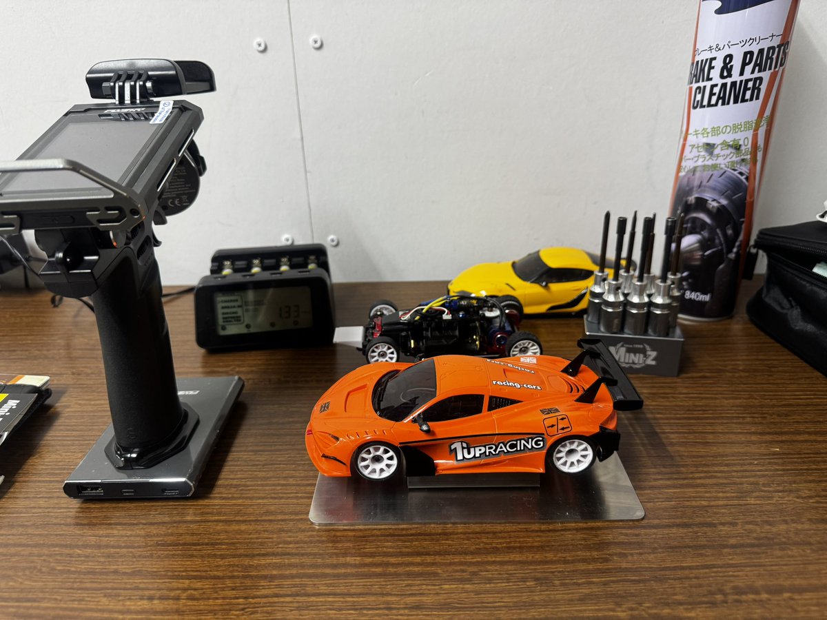 RC56522's tweet photo. 雨なので、ミニッツでラジコンの練習
@GRGR_nrms
#ミニッツ
#miniz
#ラジコン
#rc28
#mr04
#mr03
#京商
#kyosho https://t.co/CVW8k3PJ4w